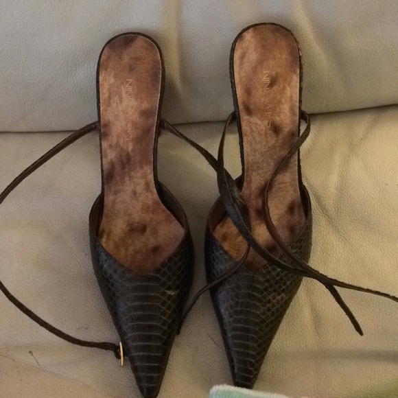 Nine West black snake print heels w/ gold heel - Picture 1 of 3